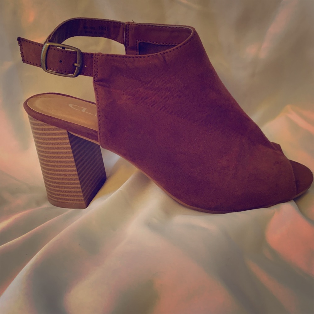 Size 10 Suede Sandals